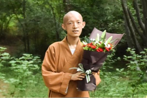 出家12年的北大数学天才柳智宇还俗，他只留下一句让无数人沉默的话：“寺庙里的人际