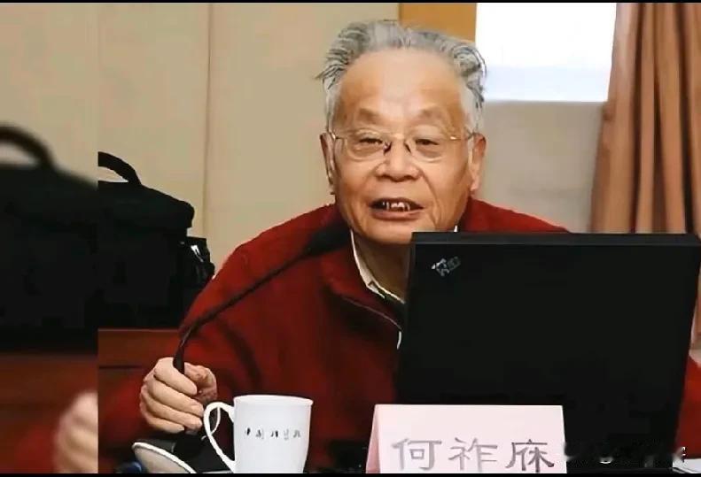 院士终身制，严重阻碍了中国科技创新。90多岁的院士每天在网络上刷流量博眼球，成绩