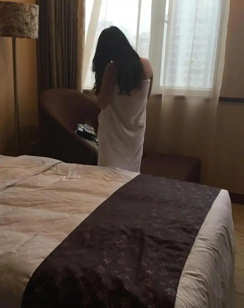 “这脸皮太厚了！”近日，山西大同，已婚的董女士背着老公去和情人开房，共度了几天良