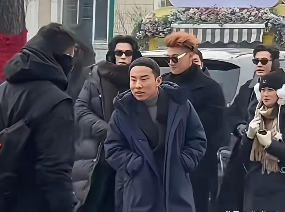 徐志胜这股火，烧得一点不意外。谁能想到，曾经在脱口秀舞台上靠“撞脸表情包”