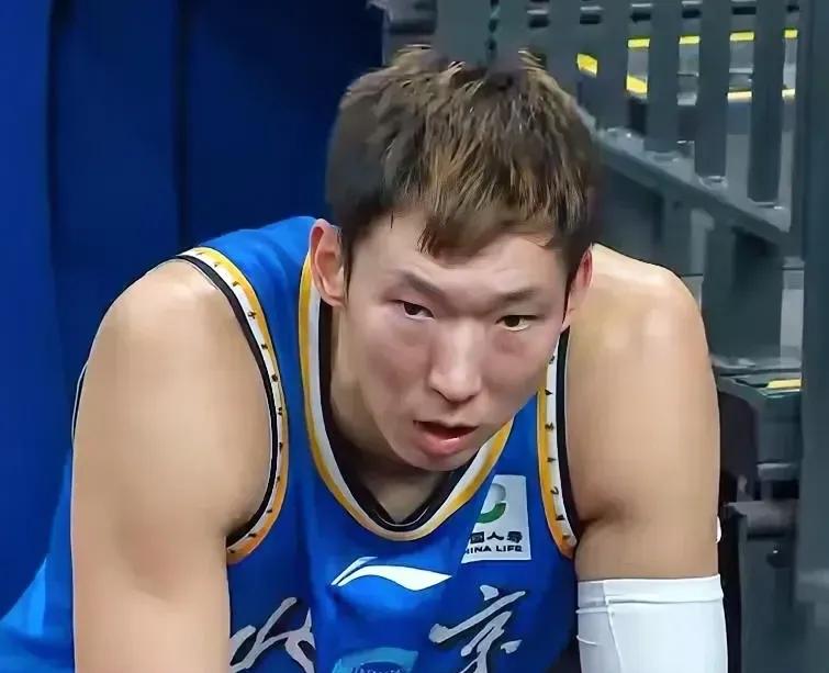 12日晚CBA联赛全结束，4个没想到1、曾经的总决赛四川男篮，主场53-84