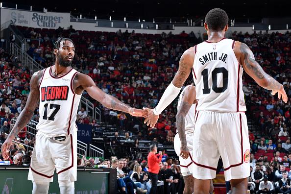 据《TheAthletic》的凯利·伊科报道，休斯顿火箭队正在讨论为塔里·伊森