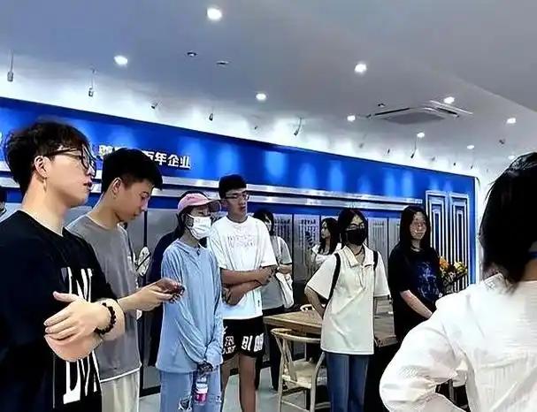 高学历没用了？大厂专抢高中生，月薪过万，背后猫腻却藏不住.. 当千万高三学子