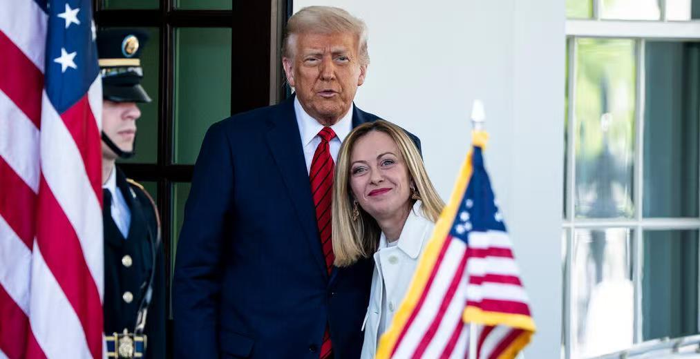 翻脸比翻书快！梅洛尼与特朗普彻底撕破脸，一场骂战背后全是算计！谁能想到，曾经被特