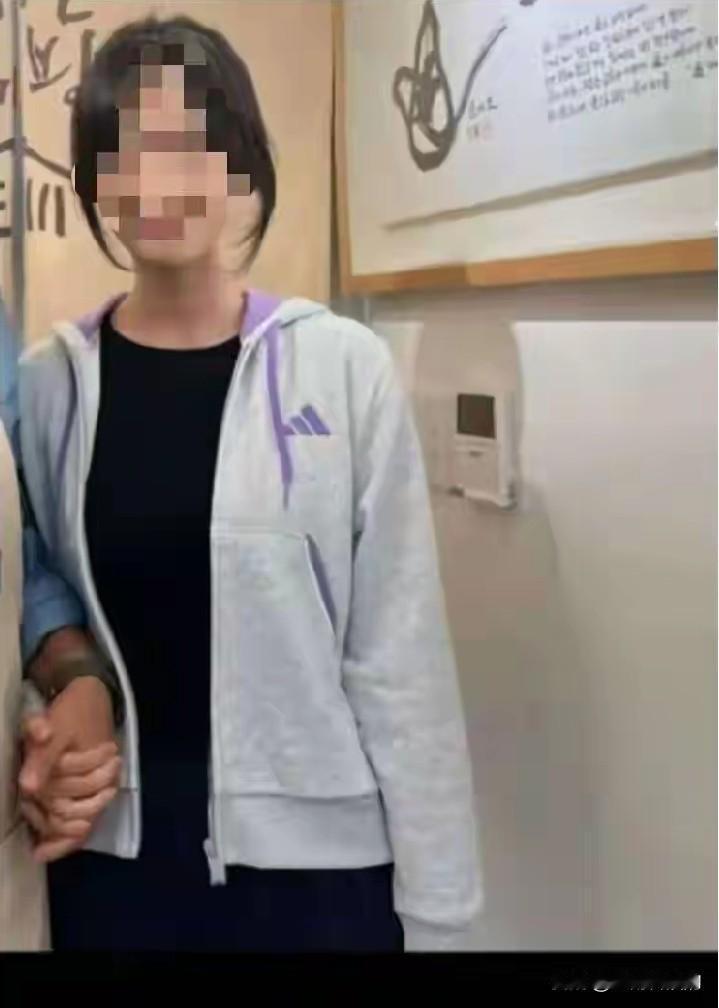 太让人痛心了！今天看到新闻，那个才25岁、去韩国领毕业证的留学生文文，居然真的遇