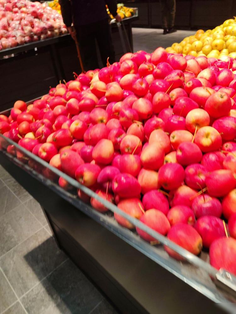 我家有个亲戚小两口，结婚八年没有怀孕，去医院检查没有什么结果，后来家里人一商量，