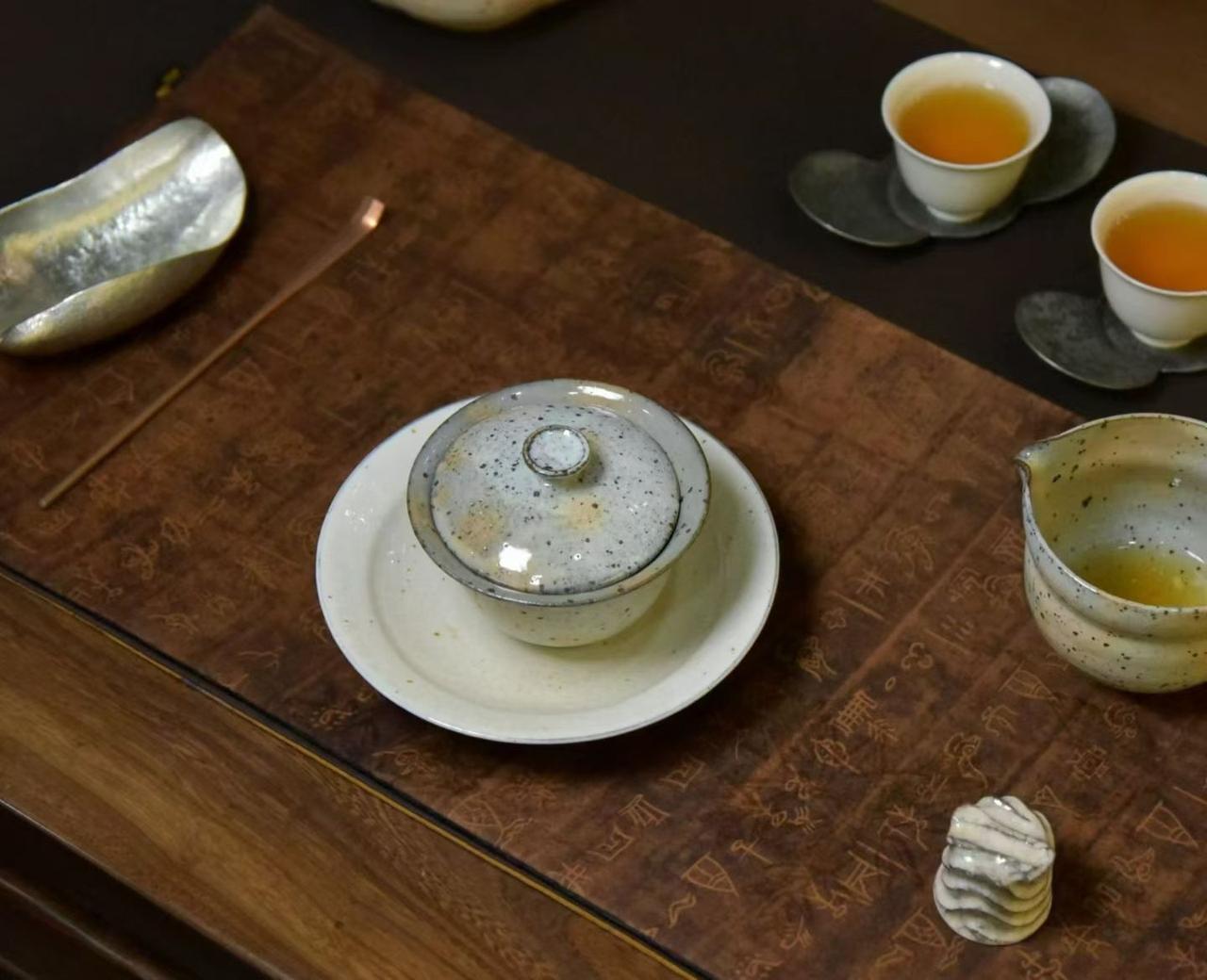 人民币升值，这些板块直接受益：航空运输板块中国国航：美元负债占比高，汇