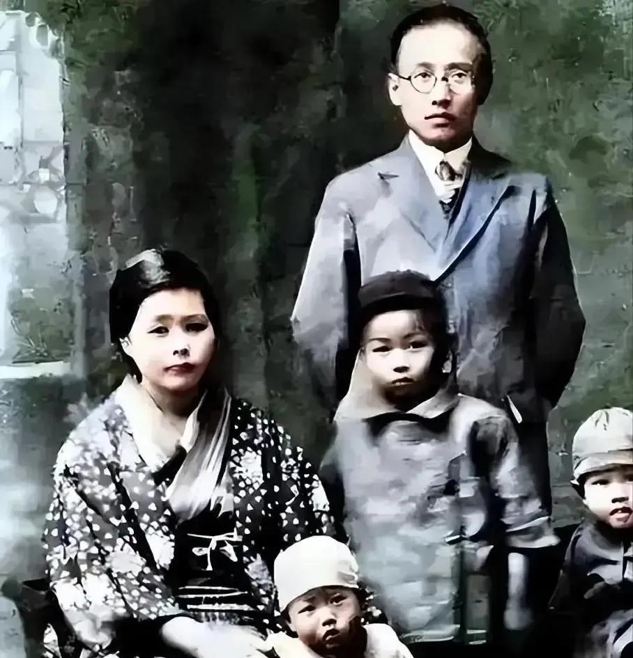 1978年，郭沫若于北京病逝。鲜为人知的是，当年他留在日本的妻儿，在无人依靠