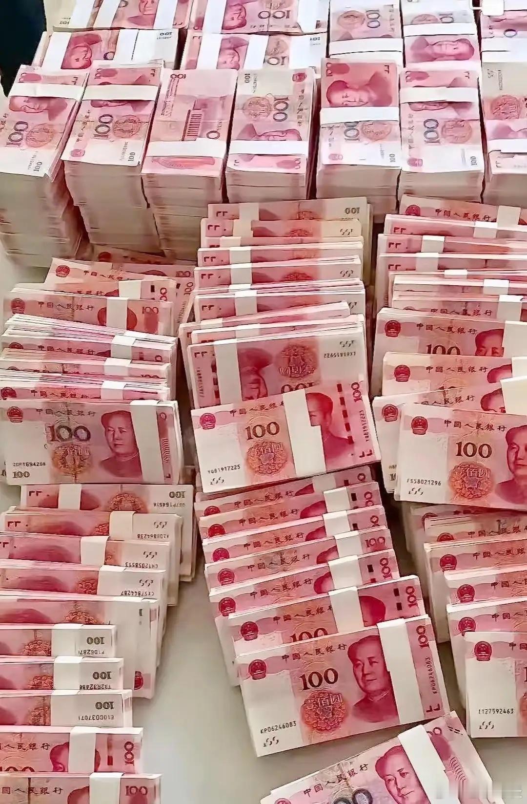 为什么香港的富豪比较多，《财富报告》显示，香港每12个人中就有一个千万富豪，超3