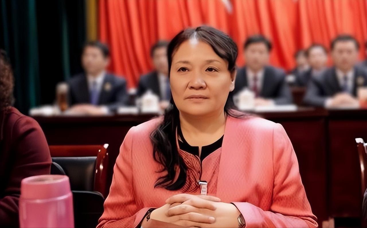 在退休6年之后，65岁的哈薇被查落马。这也是药都亳州进入马年之后，首个落马的厅级