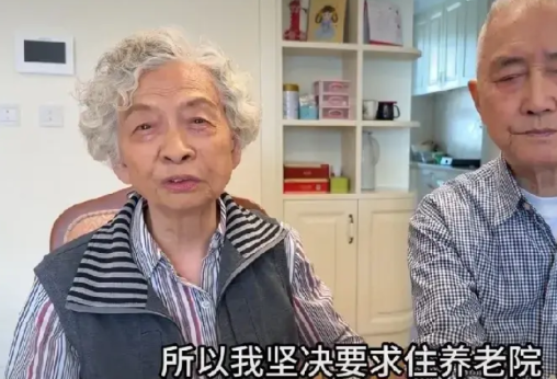 吃早饭时刷到一个视频，北京科技大学的两位老教授，男教授93岁，女教授90岁。他们