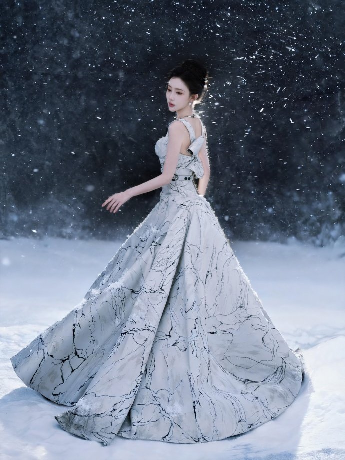 孟子义尖叫之夜红毯图孟子义优雅蓬蓬裙完全就是公主孟子义尖叫之夜红毯图，孟子义