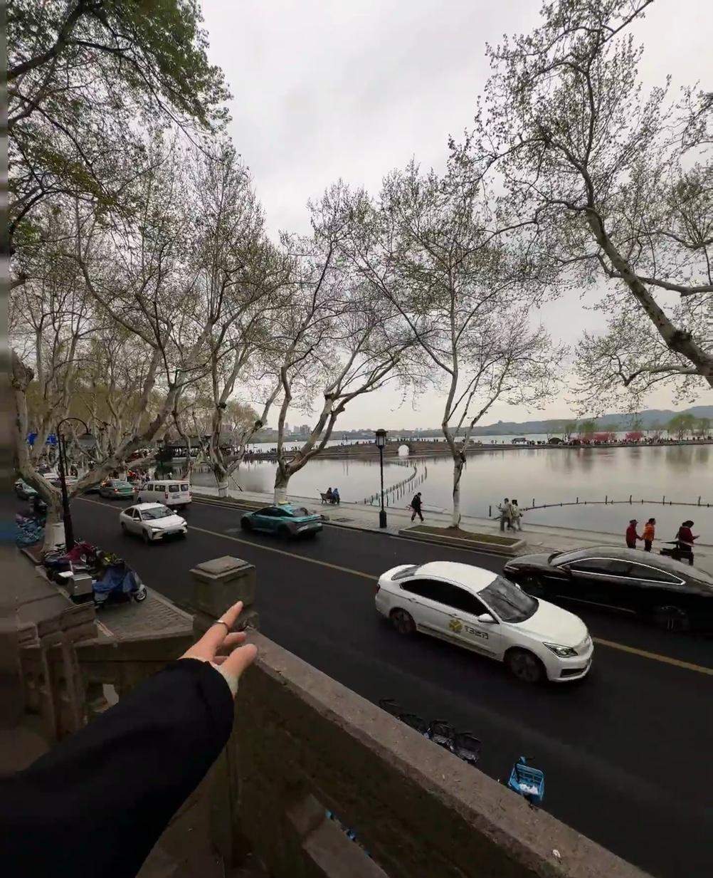 燃油车会不会被电车取代？城里开电车确实香，充电便宜还安静，尤其堵车时省得频繁