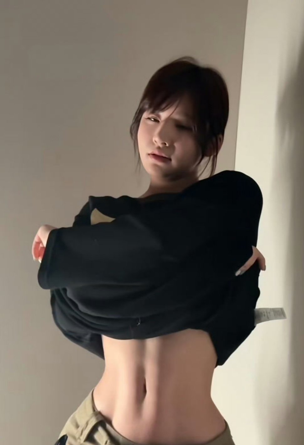 黄一鸣实拍腰腹医美全程，多次吸脂+疤痕修复，花费二十万雕琢马甲线，女...