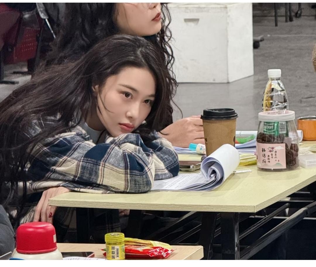 张馨予，妥妥的大学生一个。