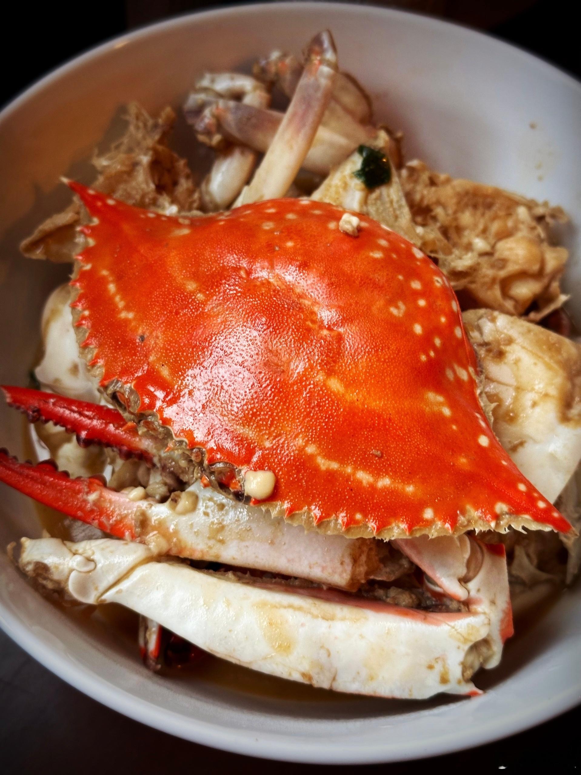 半间灶披间菜单葱姜白蟹豆腐，麻油双菇面筋，牛踏扁么糟糟，焖肉洋山芋番茄汤，焖肉是