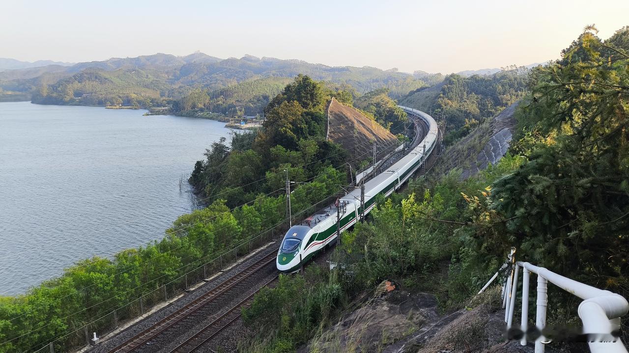最近网上一直在传明年一季度调图会有20－30对的普速直特列车将更换成动集列车。传