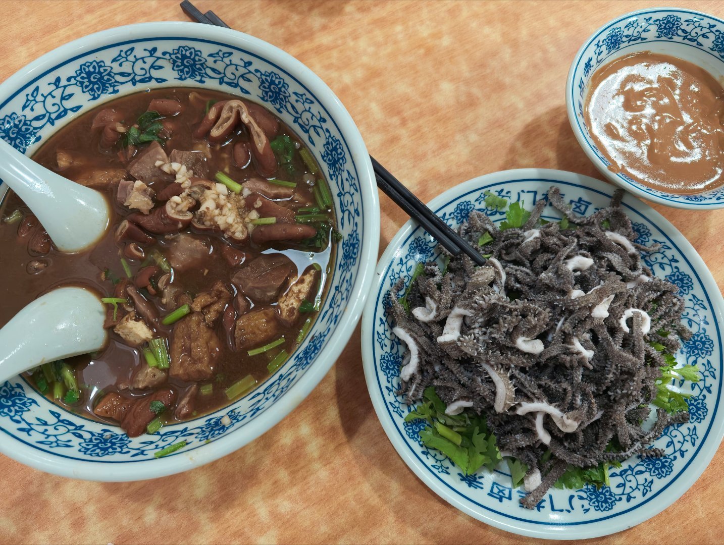 头一次尝试卤煮味道不错啊[大笑]——解锁新美食​​​
