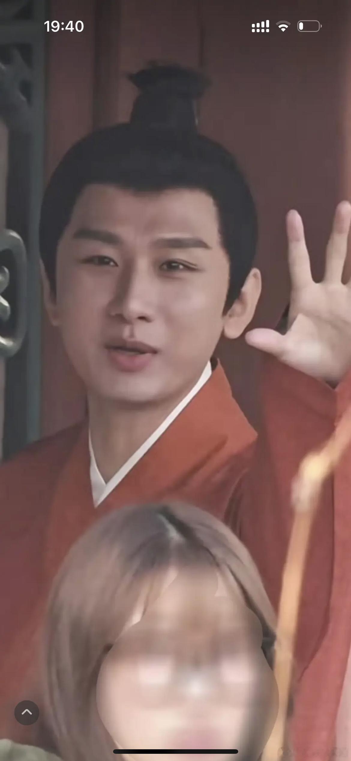 成毅最近伙食有点好，脸都圆了一圈