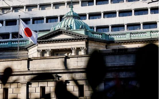 日本想找中国谈！当地时间1月23日，日本央行行长植田和男公开承认：日本经济在一定