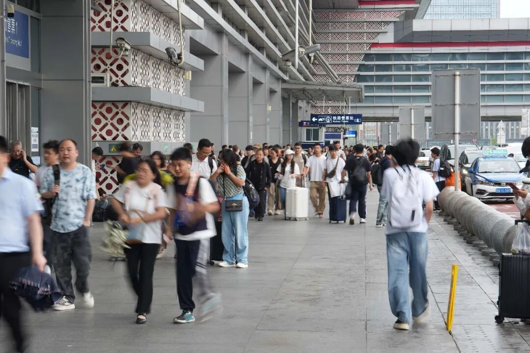 贵阳加开137趟暑运专列