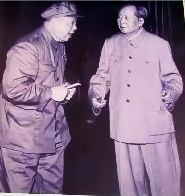 非常奇怪，陈锡联本是红四方面军的主力将领，是大别山山头的，并非毛主席的嫡系爱将。