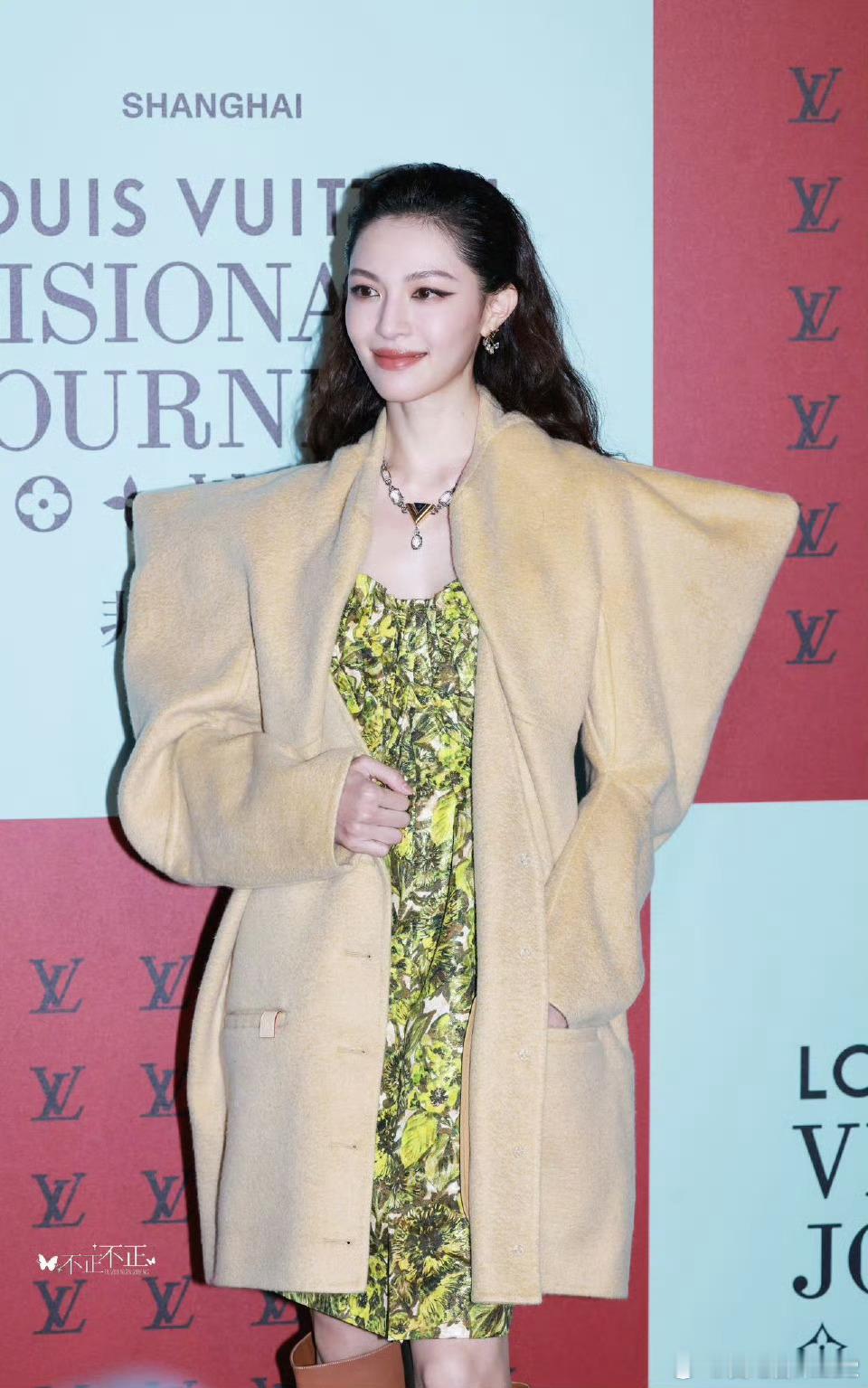 钟楚曦内场美成啥了钟楚曦真的好好好有气质这种衣服如果穿在别人身上那就是灾难穿