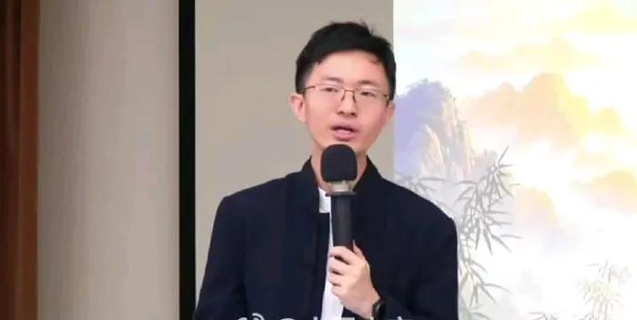 侯汉廷回答：我为什么不加入民众党、国民党侯汉廷这段时间，出了本书以中华之名，