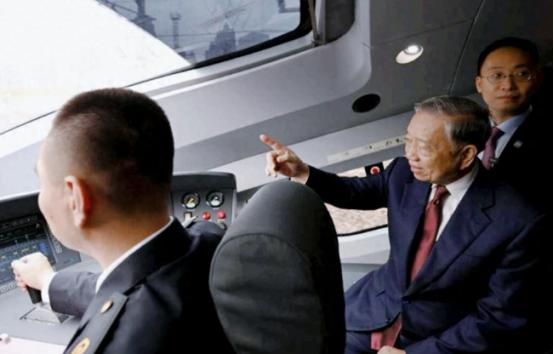 都在说苏林坐高铁是"体验"，我告诉你，这是外交史上最狠的一次"拒绝"。 很多