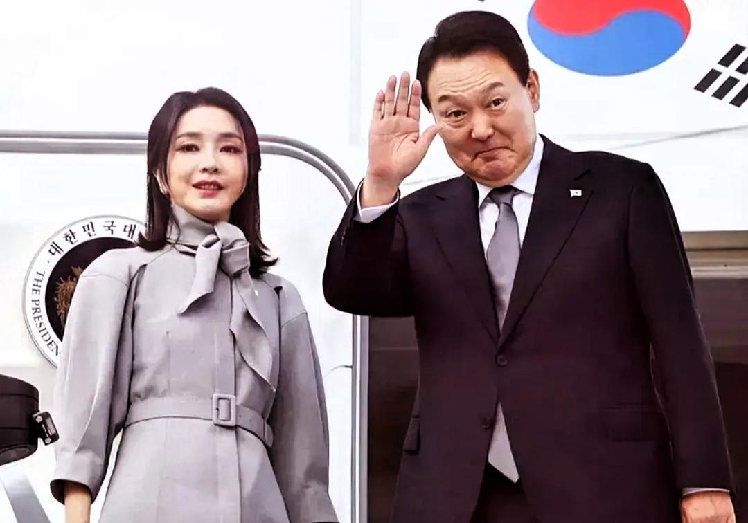 尹锡悦真的是一个废物吗？竟然做出这样的事来？据韩国媒体报道，韩国前总统