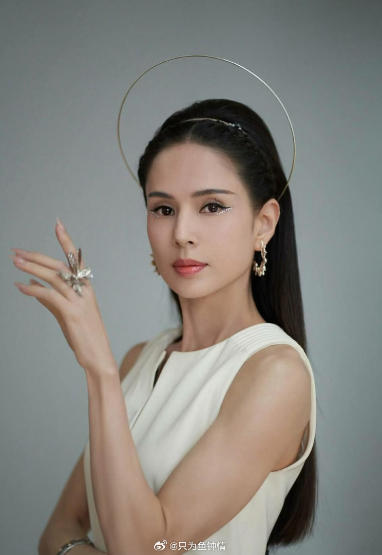 李若彤回怼演短剧是下沉“我是演员，又不是天上的神仙。”李若彤这句话说得太对了。