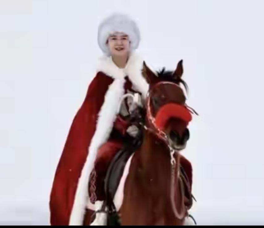 贺娇龙这一生最对得住的是新疆人民，最对不住的却是自己的家人。贺娇龙的丈夫