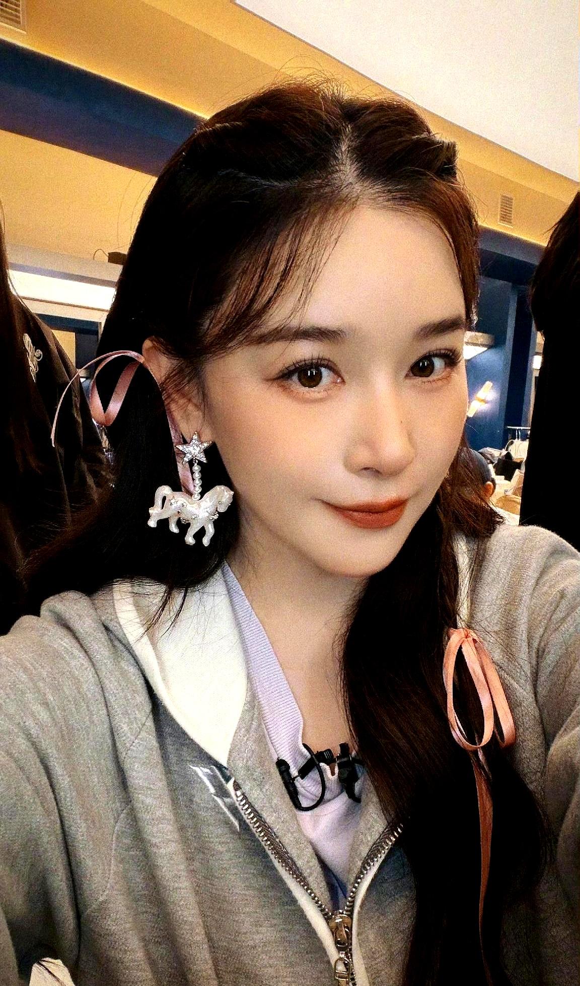 阚清子38岁生日这天，工作室曝出的细节真让人看碎了心。产后才八个月就跑去