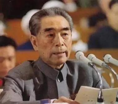 “如果蒋介石回大陆给他什么职位？”1956年，面对记者的追问，周总理一句话让全场