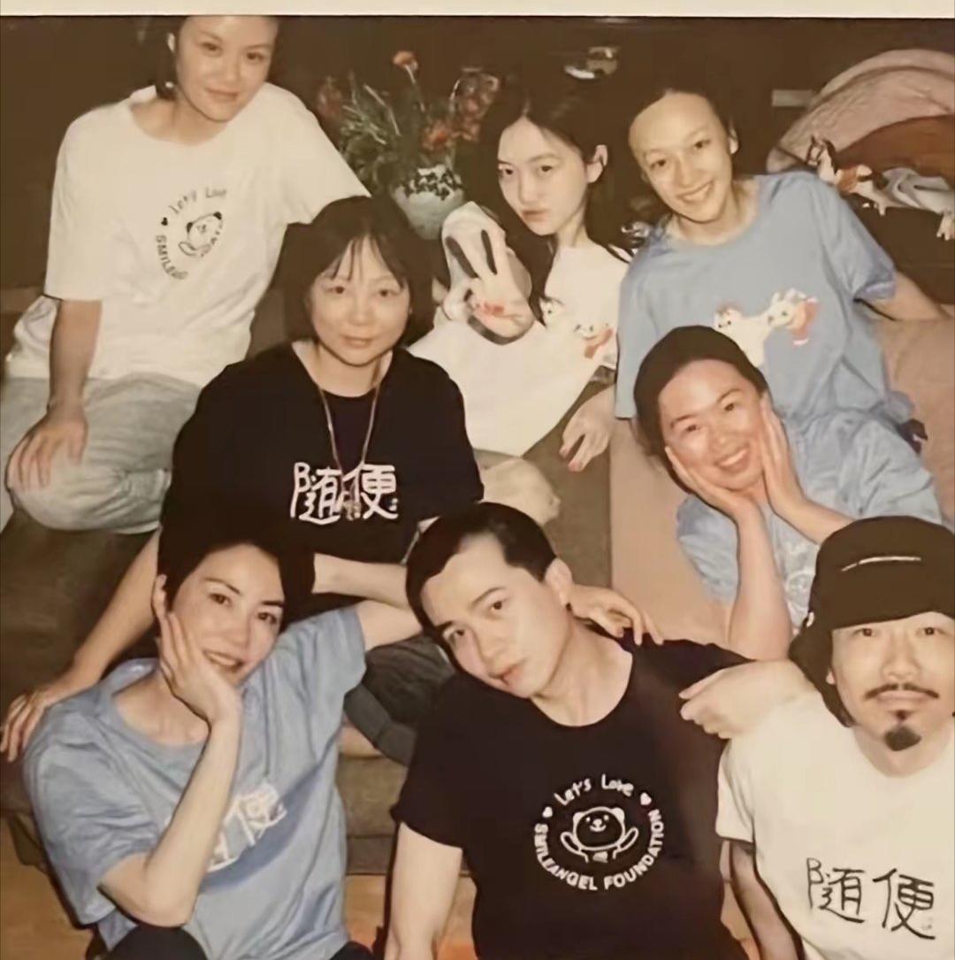 你说：异性闺蜜这玩意儿，真有吗？王菲身边那个男闺蜜Ryan，上了热搜。认识超