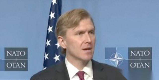 美国国防部副部长科尔比最近在美国众议院听证会上跳得很欢。嘴上喊着美军打伊朗是在“