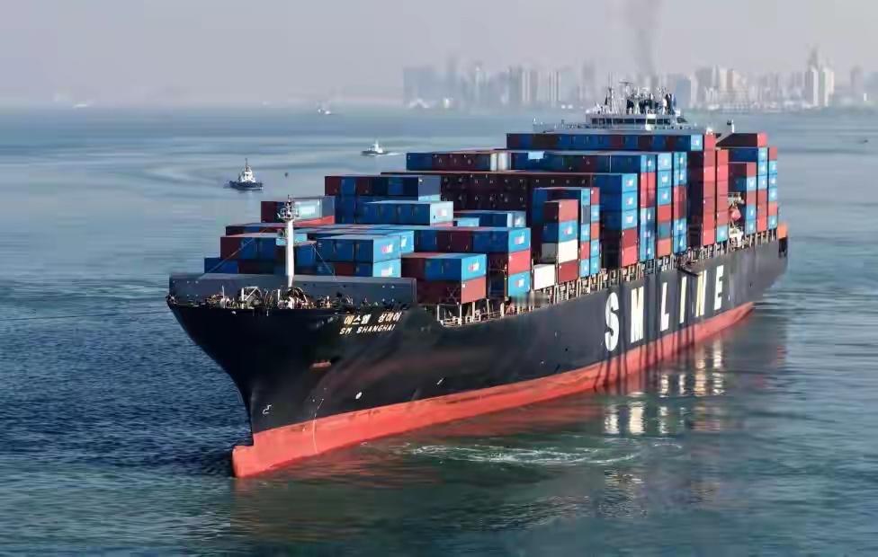 特朗普突袭中国商船，很多人以为这是北京吃了个哑巴亏。错了！真相是老特亲手送来