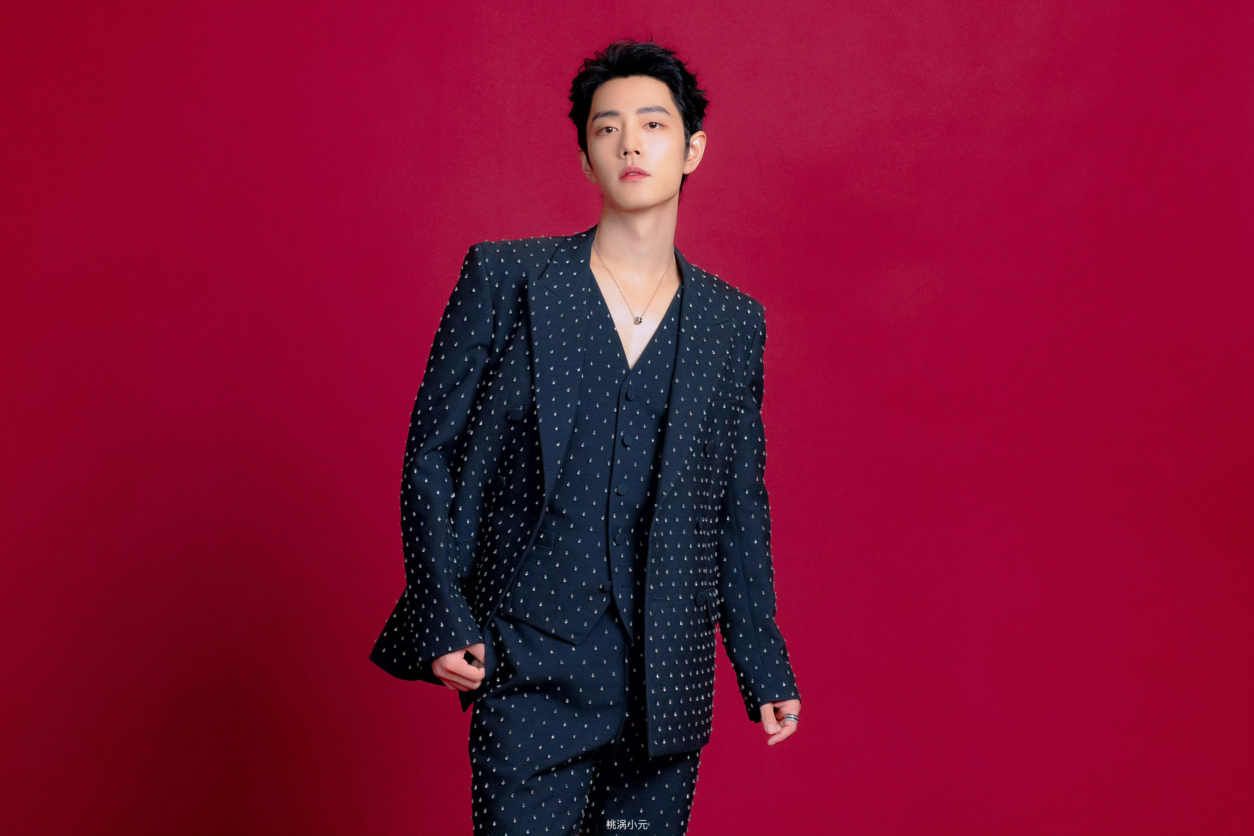 彩带是不是很好玩呀？可可爱爱的肖战~肖战用一个个鲜活角色标注来路坐标📮代拍称肖