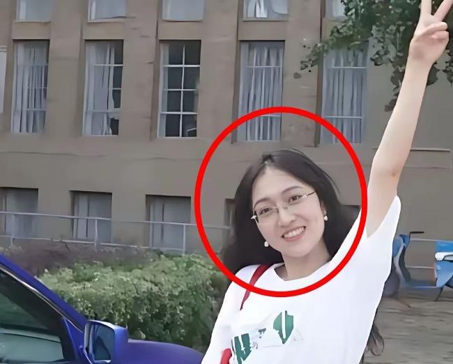 武大校友梅新育研究员出手了！建议开除杨某某，香港浸会大学回应别让沉默成为帮凶。