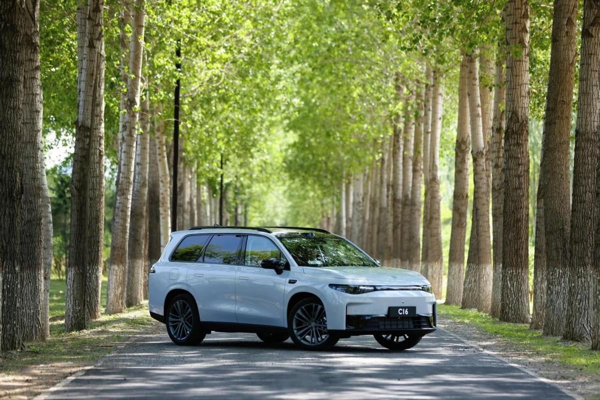 为什么说零跑C16是“花小钱办大事”的大六座SUV？ 这就要从它的产品来说起