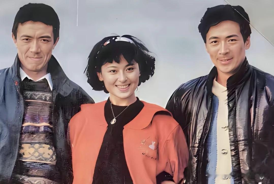 珍贵老照片！年轻的李幼斌、王璐瑶、寇振海，个个风采出众。年轻时的李幼斌年轻时