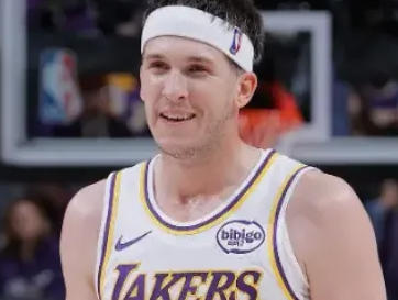 明日8点，湖人客场对阵尼克斯。今日湖人官方更新了球队伤病情况，布朗尼-詹姆斯（