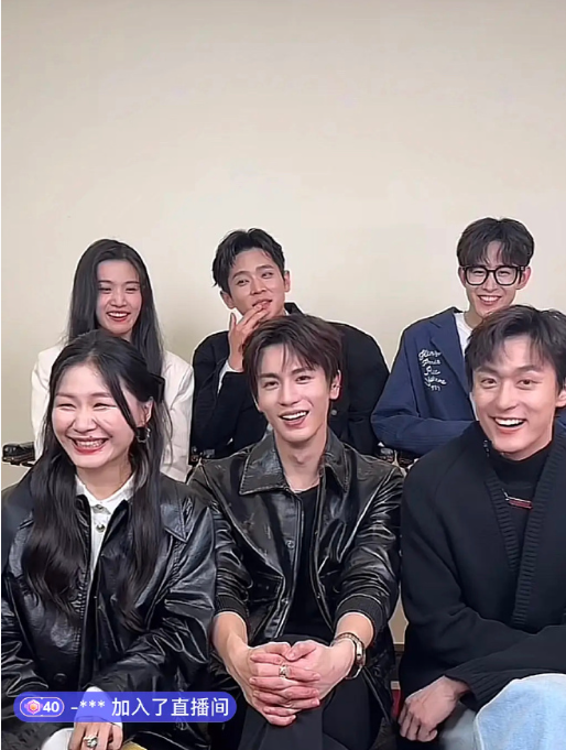 果然做男主的脸就是不一样，这两张张凌赫确实艳压了呀