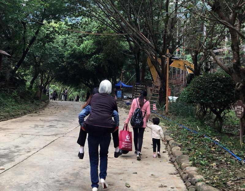 很认同的一段话：“活着活着，你就会明白，父母不住院，不痴呆，不瘫痪，孩子是个身体