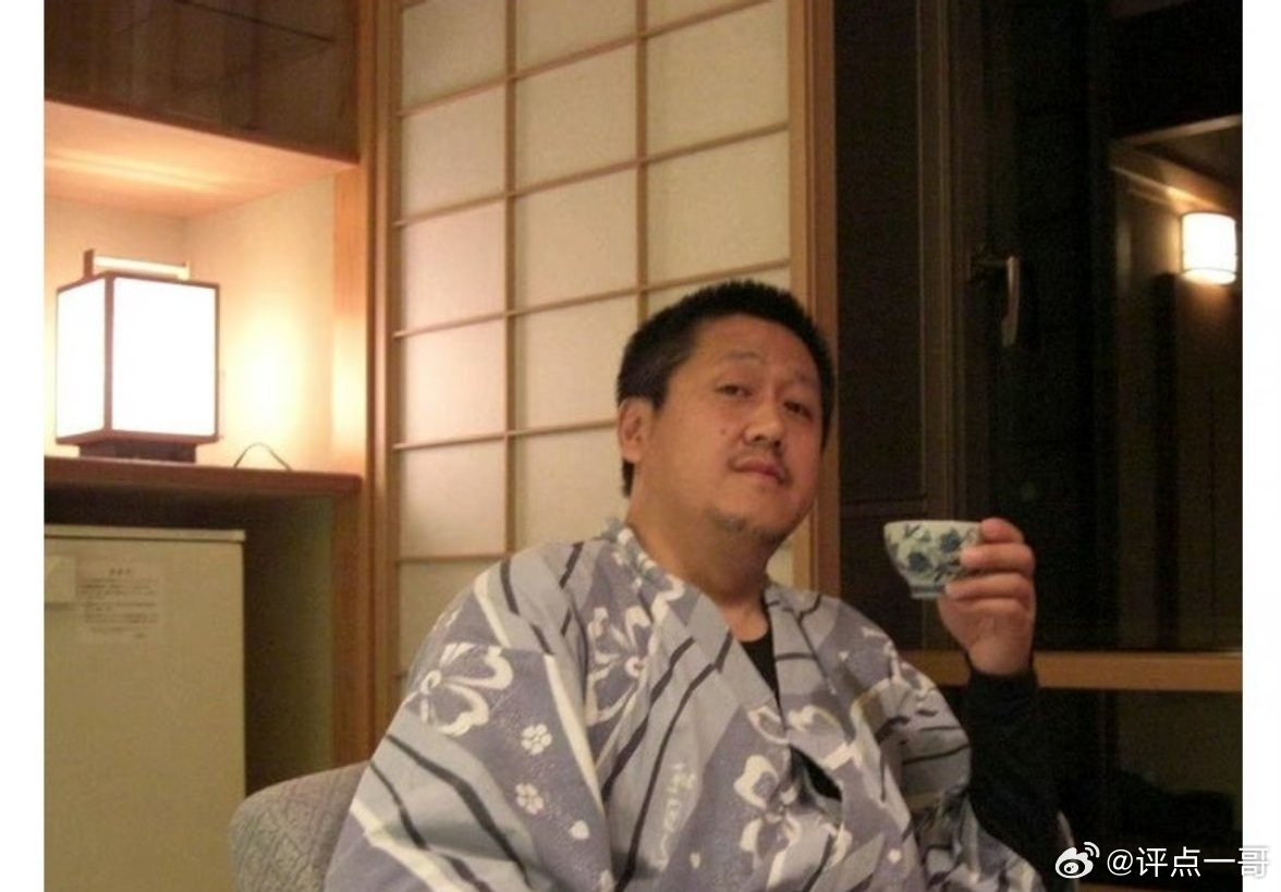 这个穿日本和服的是那个说“汉服不存在”的孔吗？