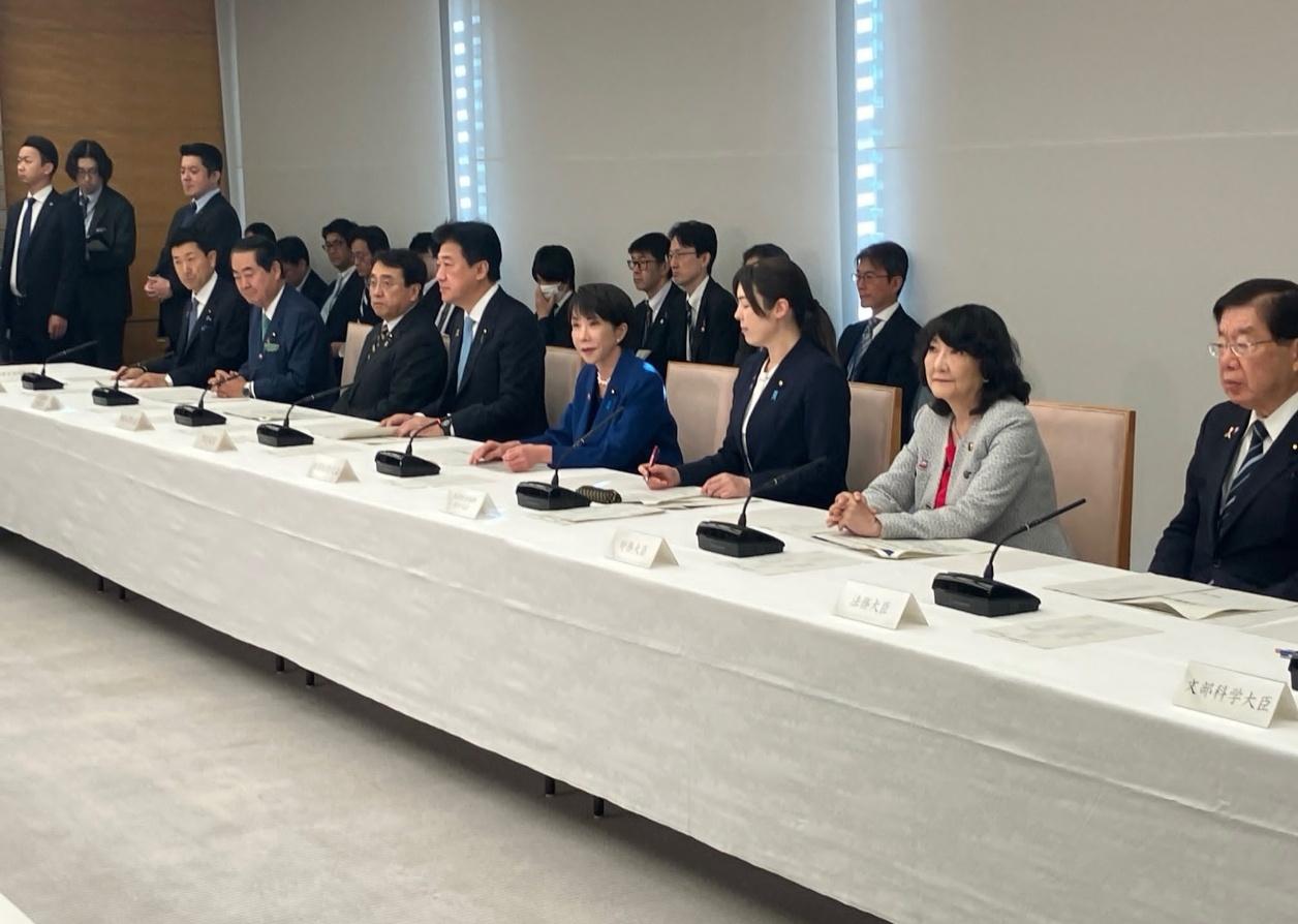 感觉高市早田撑不了多久就要“跪”！从日本内部来看，自打她抛出所谓“保台论”之