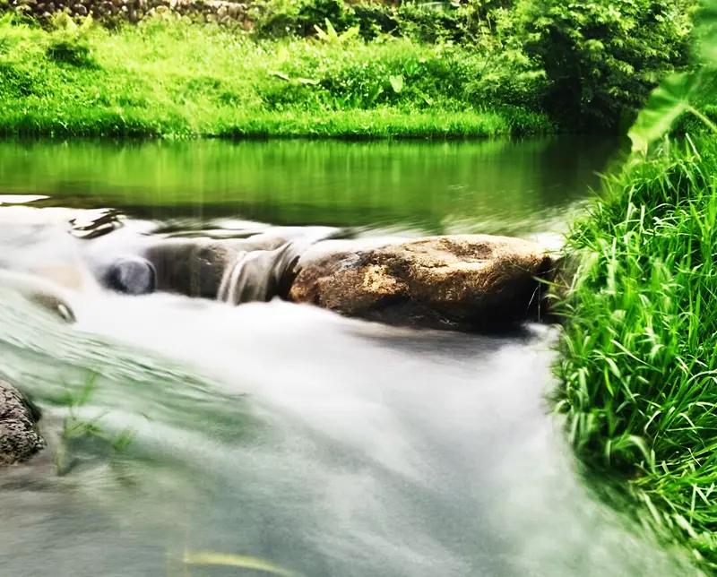 对联是中国传统文学的独特形式，讲究成对、平仄工整、意思相承、简练点到和韵律整齐。