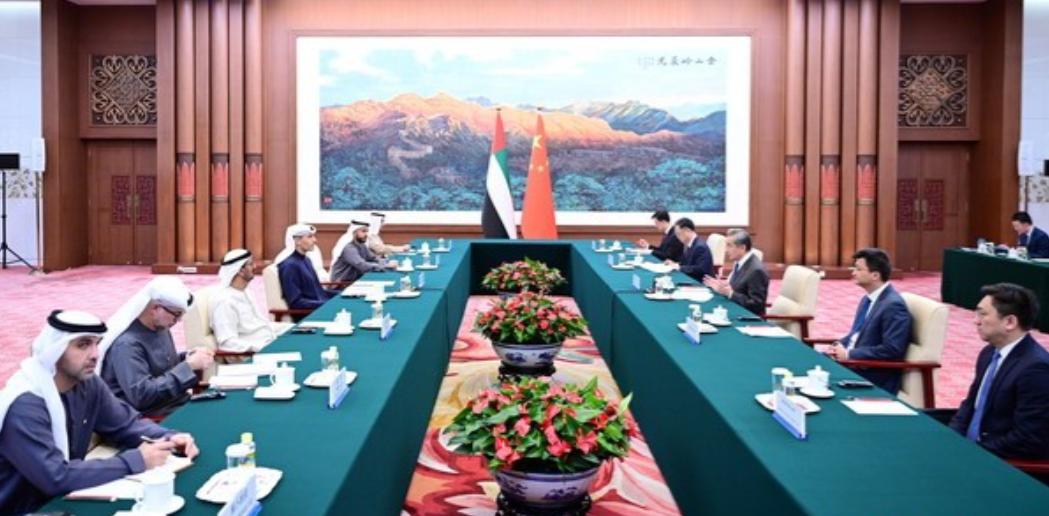 中东打成这样，阿联酋没去华盛顿，没去布鲁塞尔，专机直飞北京。而且来的不是外长，是