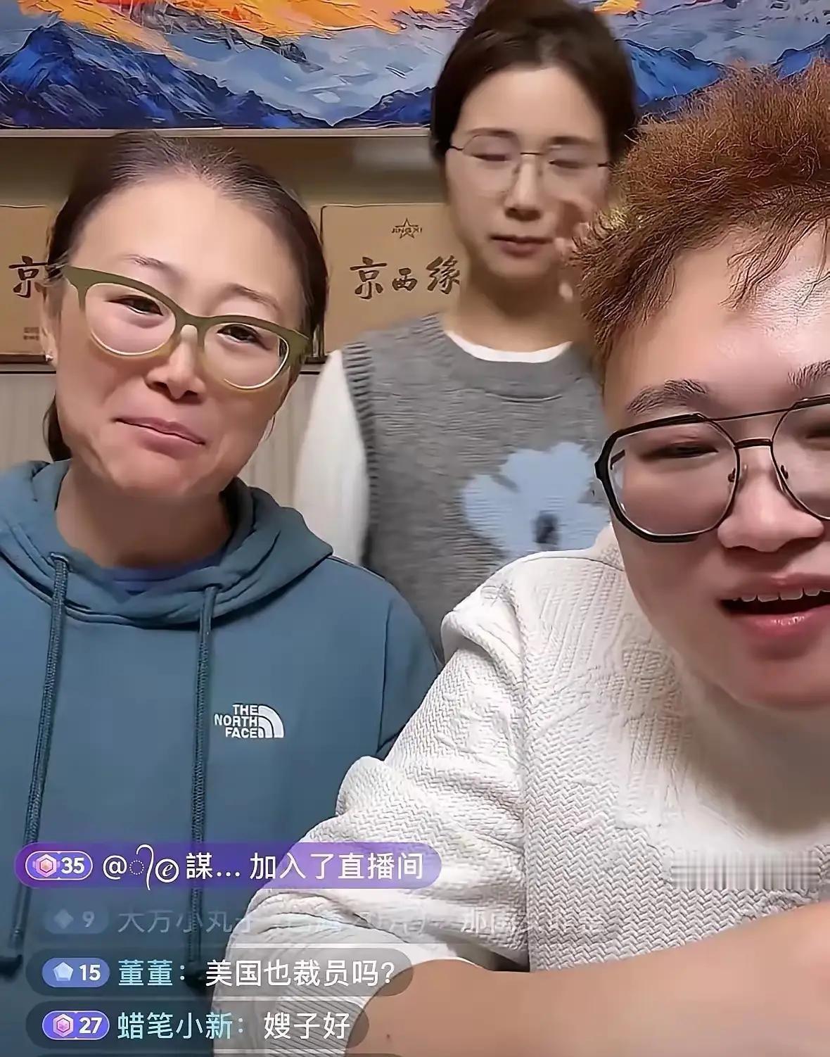 都在洞直播间无意中抖出来的那条信息，比任何情感调解都扎心：他那个带着俩孩子在国外