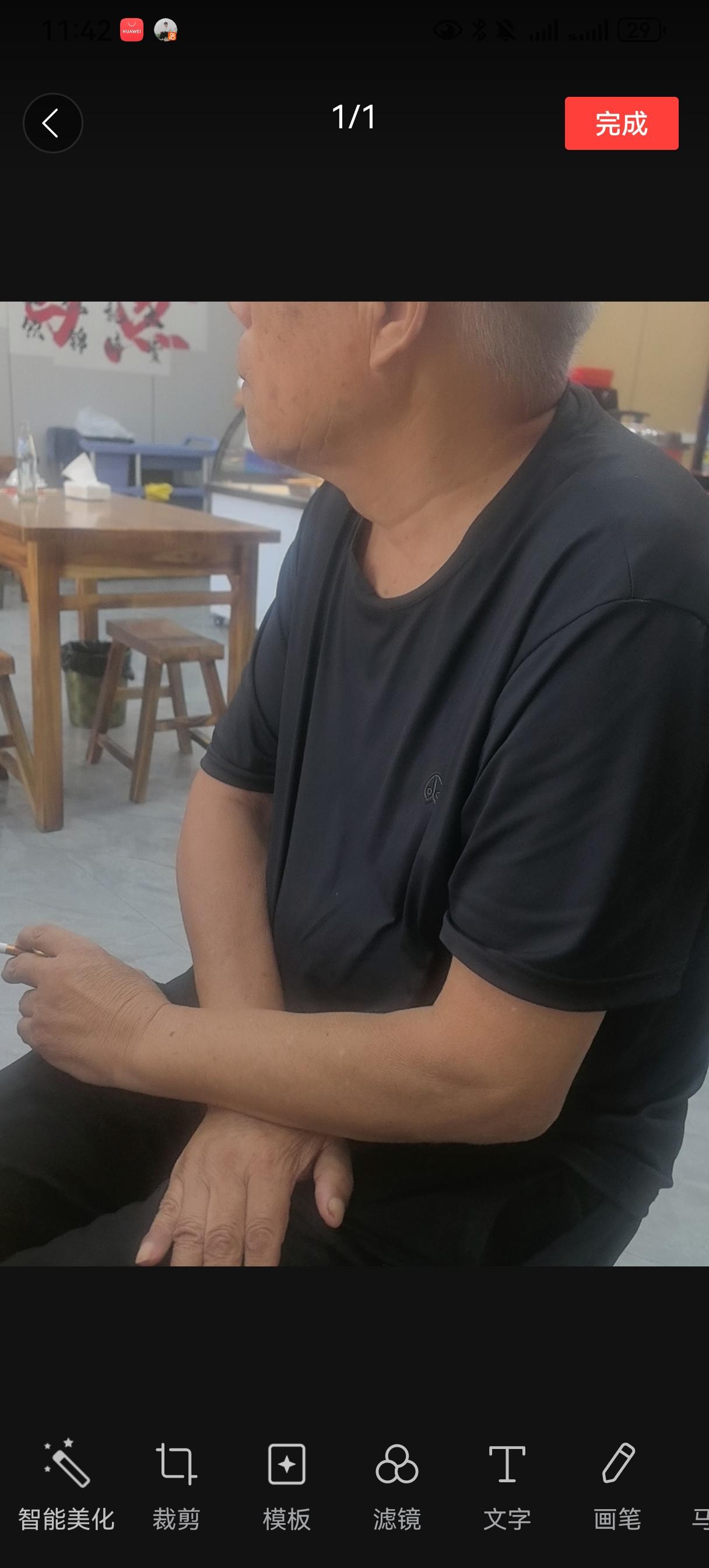 看着老父亲如此模样，不禁也是百感交集。脑出血12年，偏瘫12年，失语12年，生活